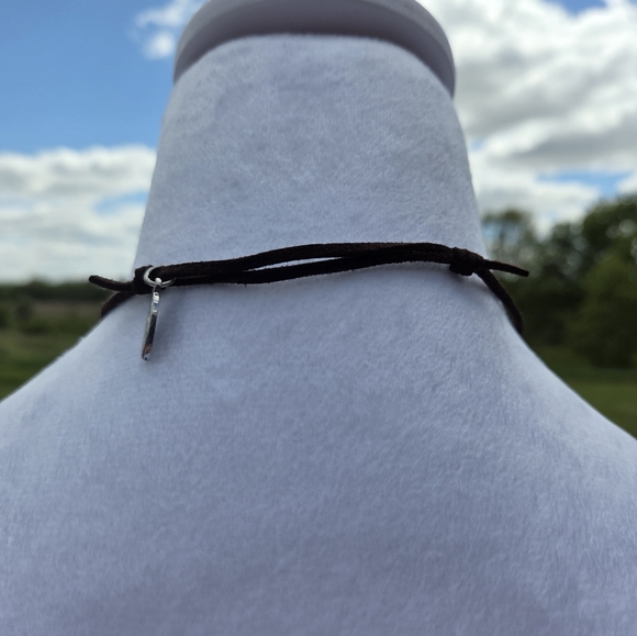 12. Elegant Gold Pendant Necklace - Picture 3 of 5